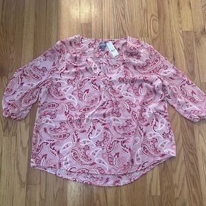 2/4 Sleeve lightweight dress shirt.  Pretty pink color.  Paisley Print.  Size XL